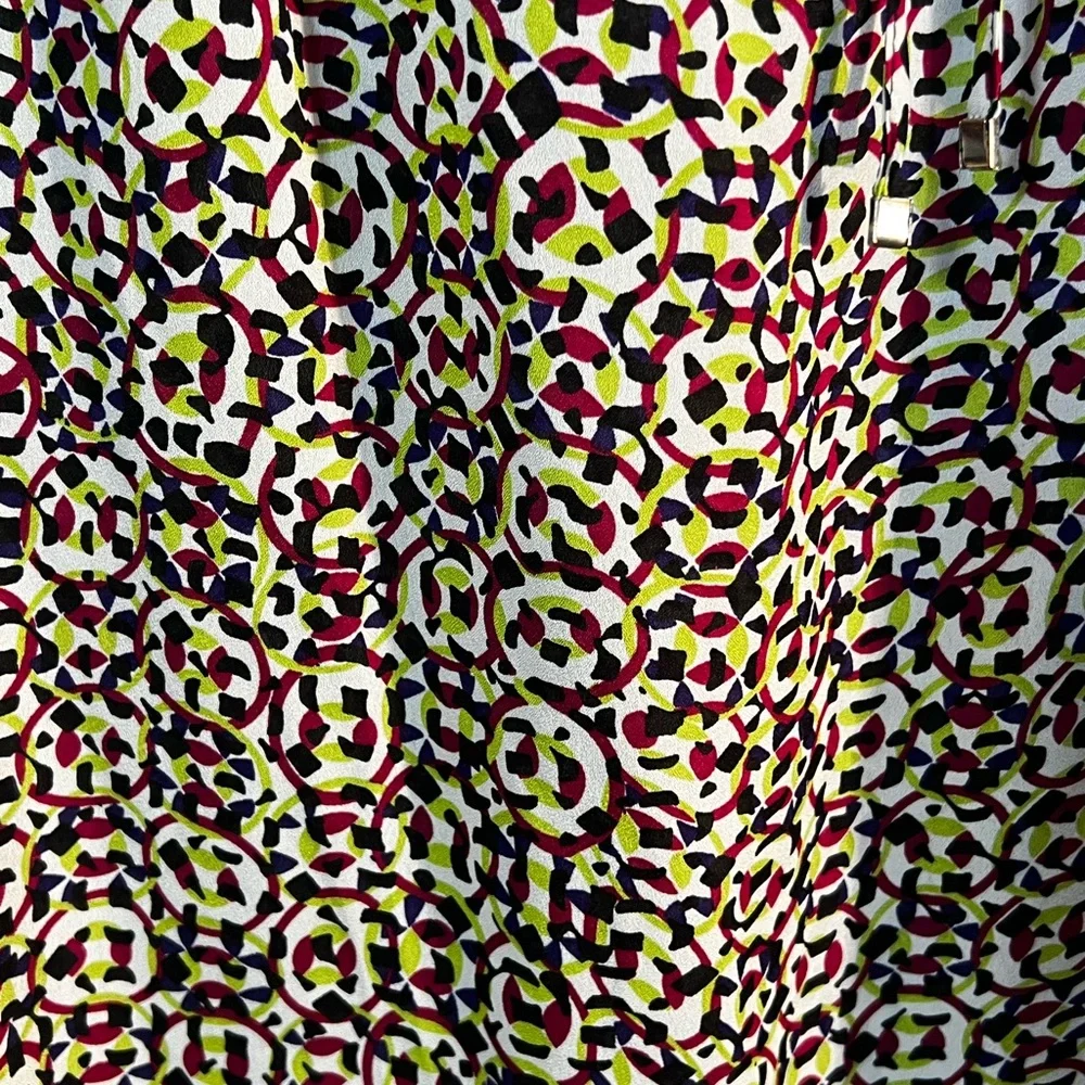 Sleeveless Printed Tie-Neck Women’s Top in Multi-Color - Picture 3 of 6